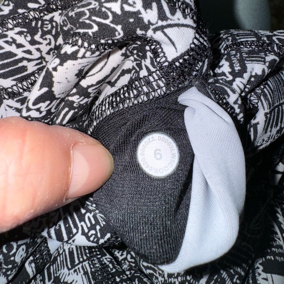 25.5” Lululemon Wunder Train HighRise Tight Tear It Up Alpine White Black Size 6 - Picture 16 of 16
